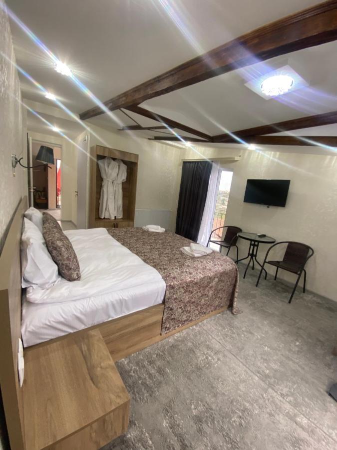Hotel Traveler Signagi Buitenkant foto